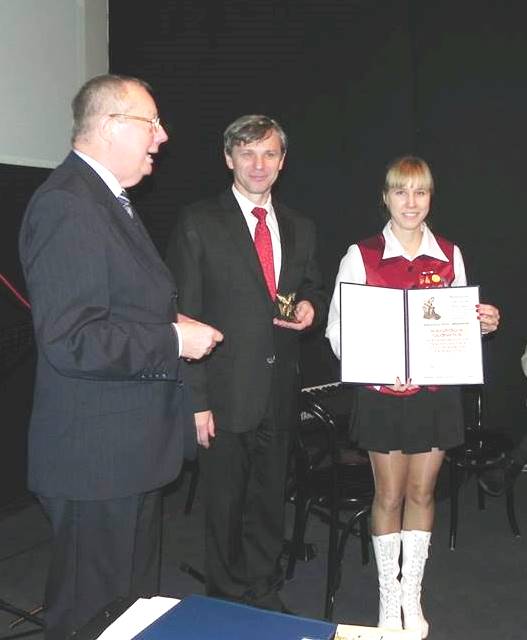 Od lewej: Stanisław Słopiewń prezes Wielkopolskiego Towarzystwa Kulturalnego, Zbigniew Osajda kapelm