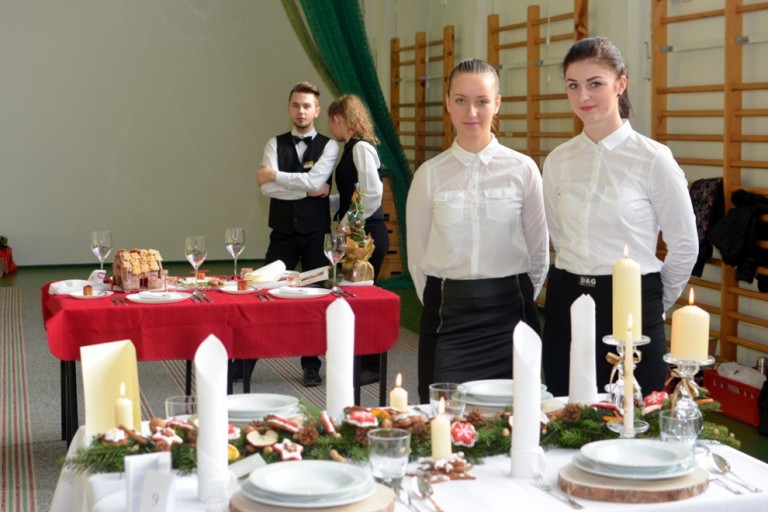 Najpiękniejszy stół przygotowały Magdalena Walkowska i Justyna Rybicka z Zespołu Szkół Gastronomiczn