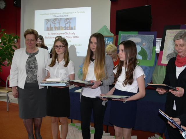 Laureaci wszystkich konkursów otrzymali nagrody ufundowane przez Starostwo Powiatowe w Koninie