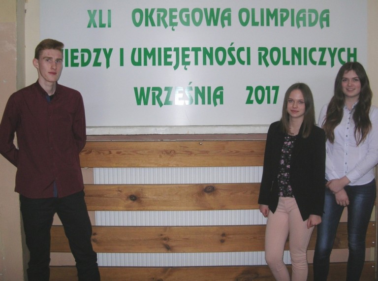 Uczniowie Zespołu Szkół Ekonomiczno – Usługowych w Żychlinie biorący udział w w XLI eliminacjach Oli