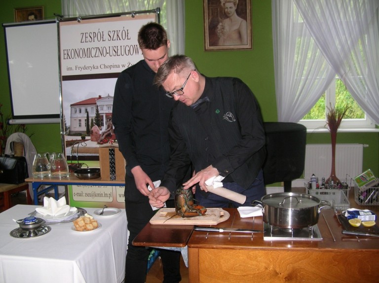 Warsztaty kulinarne z udziałem Grzegorza Górnika z Akademii Kelnerskiej w ZSEU w Żychlinie