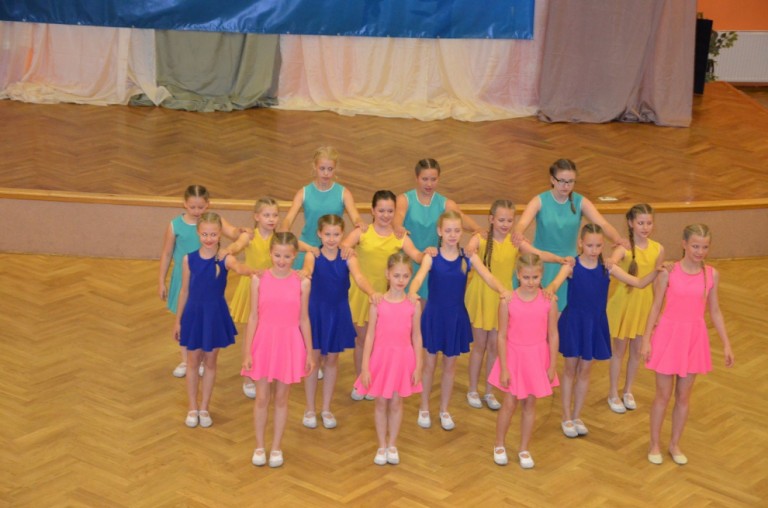 Prezentacje zespołów Międzypowiatowego Przeglądu Szkolnych Zespołów Tanecznych w Kleczewie