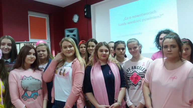 Różowy happening w ZSEU w Żychlinie