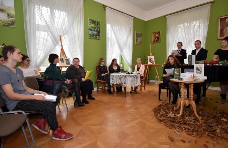 Spotkanie z poetką - Danutą Olczak w ramach cyklu Bardzo Kulturalny Gość
