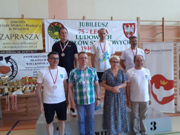 Radni powiatu konińskiego na podium turnieju tenisa stołowego w Witkowie