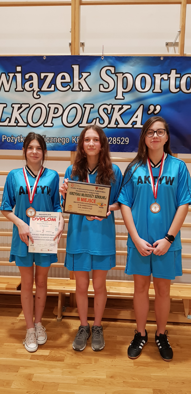 Reprezentacja dziewcząt w finale wojewódzkim zajęła zaszczytne III miejsce.