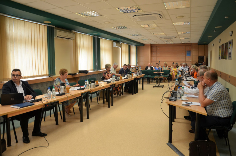 Zdjęcia z sesji rady powiatu konińskiego, 29 czerwca 2022 - Radni powiatu konińskiego