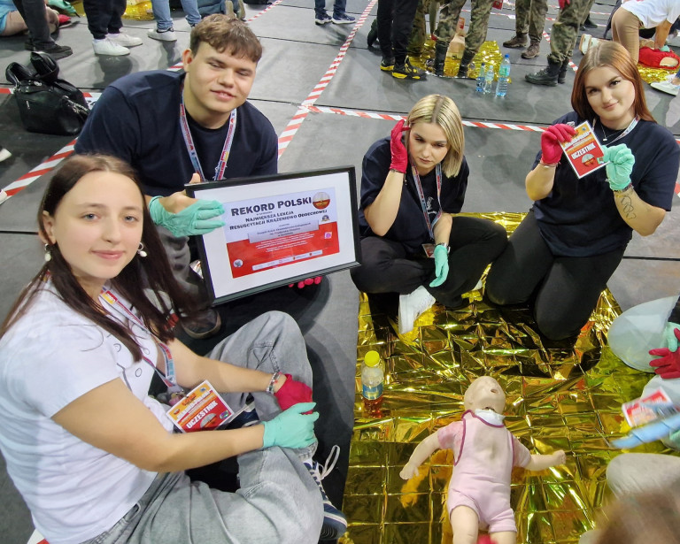 Uczniowie ZSEU w Żychlinie z rekordem Polski