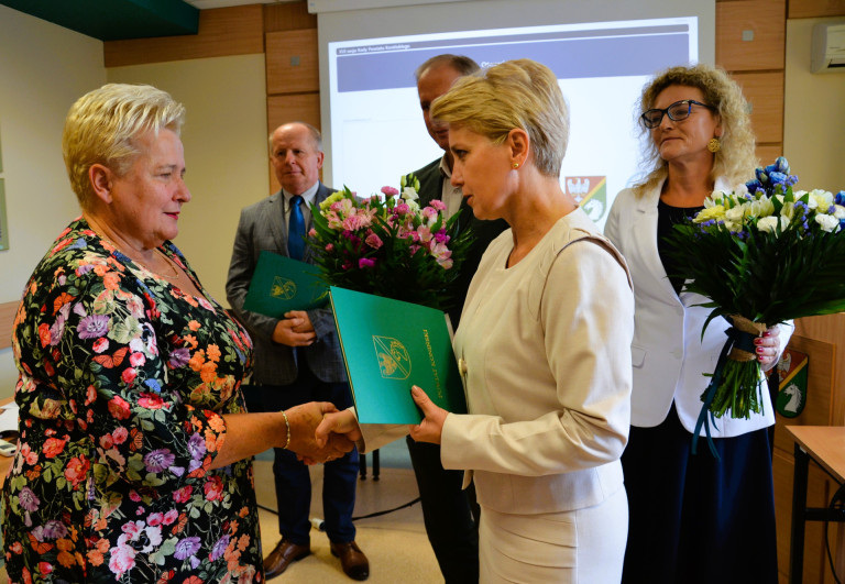 Powiat koniński pożegnał dyrektorów szkół odchodzących na emeryturę