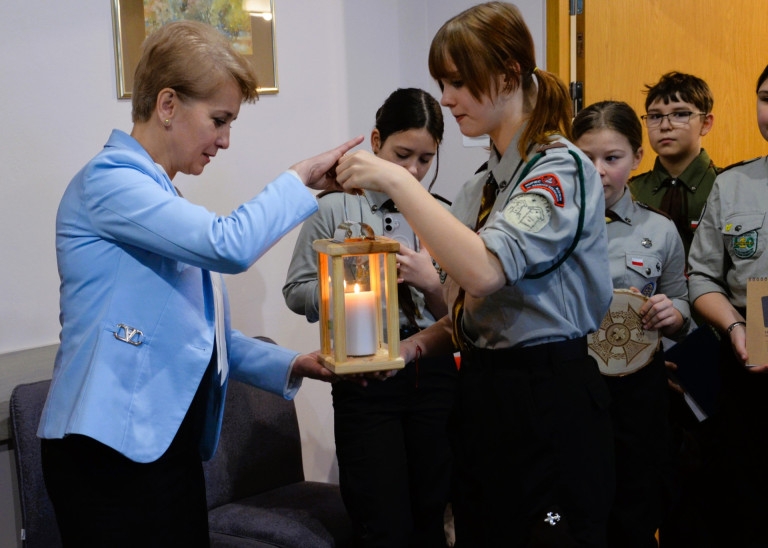 Betlejemskie Światło Pokoju dotarło do Starostwa Powiatowego