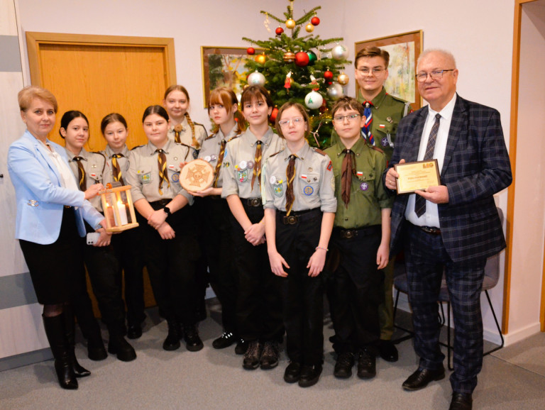 Betlejemskie Światło Pokoju dotarło do Starostwa Powiatowego