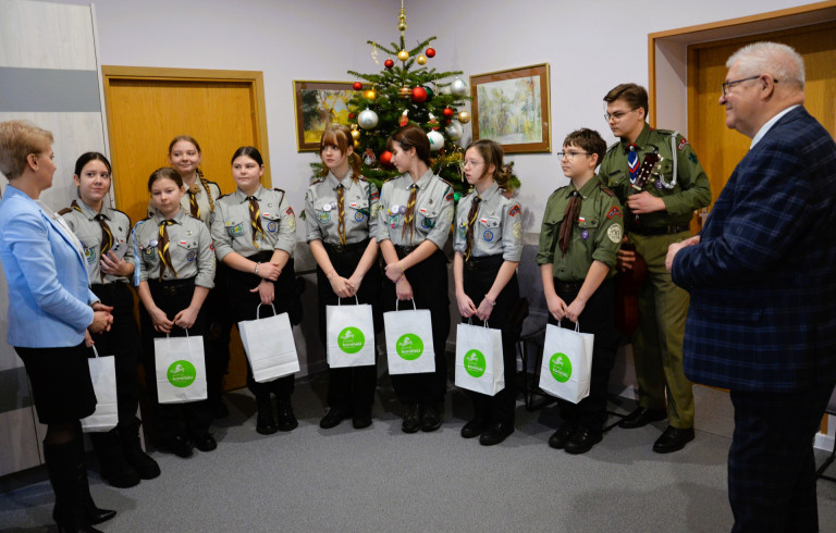 Betlejemskie Światło Pokoju dotarło do Starostwa Powiatowego