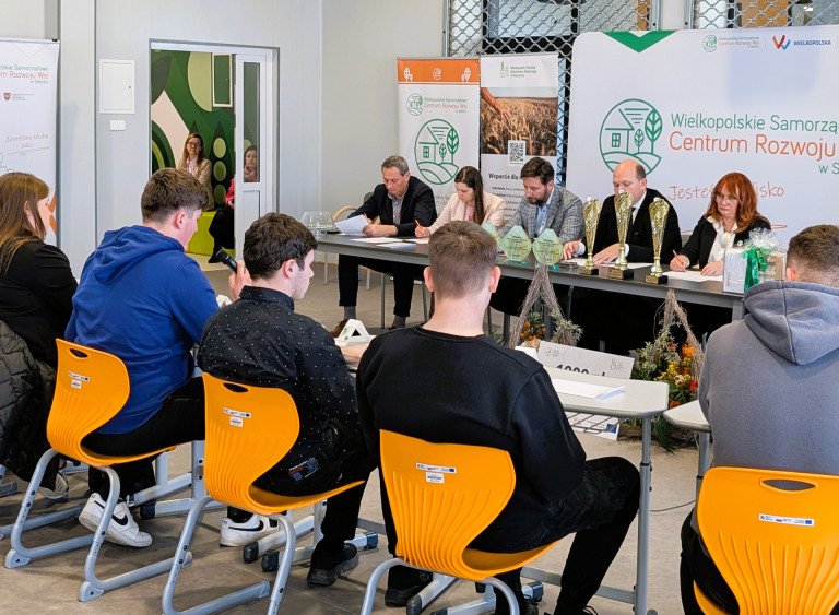 Uczniowie ZSEU w Żychlinie wśród najlepszych w województwie