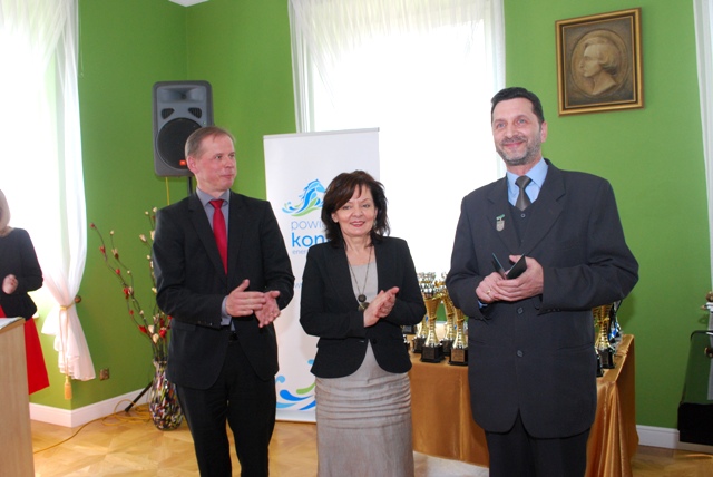 Od lewej: Janusz Stankiewicz - Przewodniczący Rady Powiatu Konińskiego, Małgorzata Waszak - Starosta