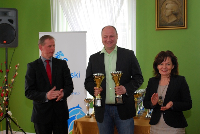 Od lewej: Janusz Stankiewicz - Przewodniczący Rady Powiatu Konińskiego, Tomasz Piguła oraz Małgorzat
