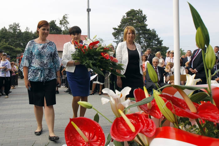 Złożenie kwiatów pod pomnikiem upamięniającym powstańców styczniowych w Ignacewie