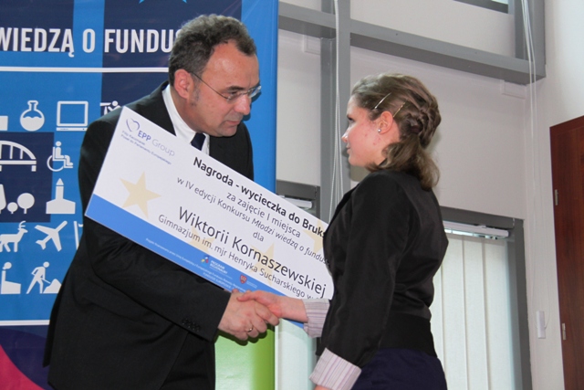 Wiktoria Kornaszewska laureatka czwartej edycji konkursu Młodzi wiedzą o funduszach