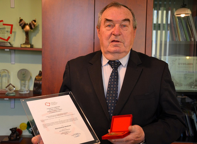 Stanisław Bielik uhonorowany tytułem Samorządowiec 25-lecia oraz medalem Bene Meritus Powiatom