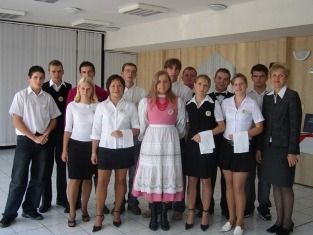 Pokaz umiejętności kulinarnych młodzieży Zespołu Szkół Ekonomiczno-Usługowych w Żychlinie podczas wizyty w Povazska Bystrica na Słowacji